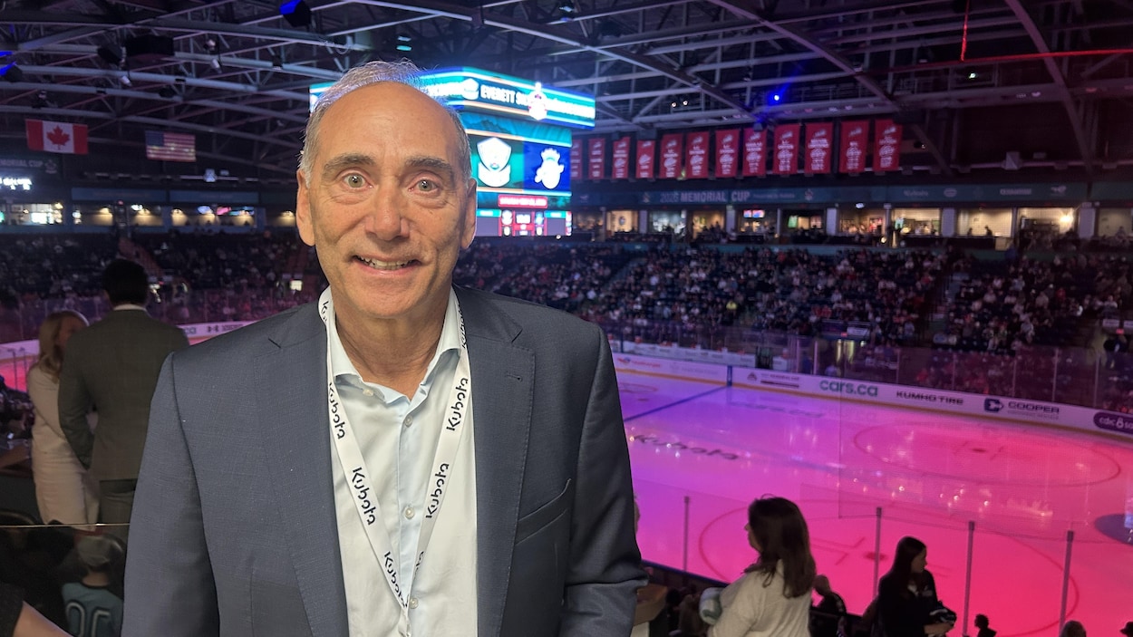L’ancien entraîneur des Sags Richard Martel assiste à la Coupe Memorial