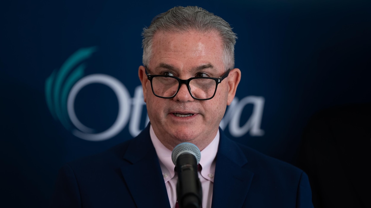 Rick Leary prend la tête d'OC Transpo et défend son bilan