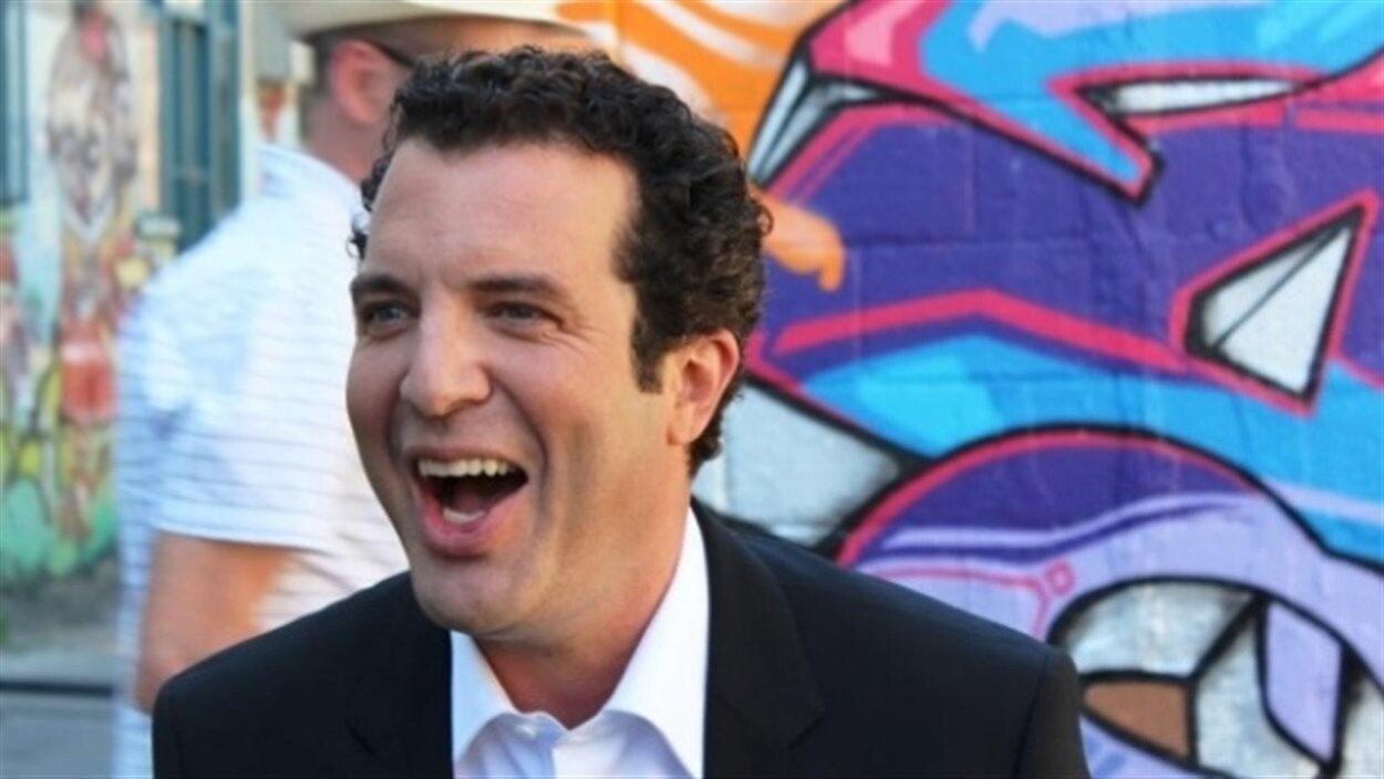 L'animateur Rick Mercer dans une ruelle de Toronto L'animateur Rick Mercer dans une ruelle de Toronto