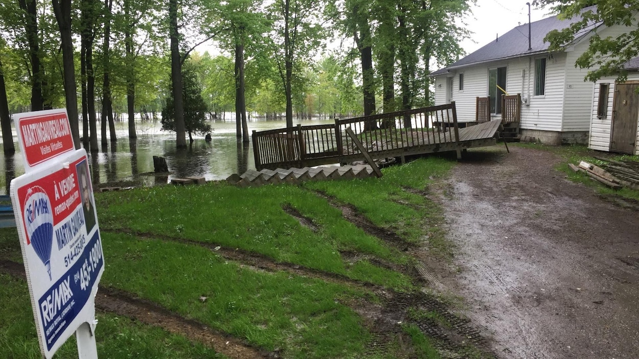 Un terrain à Rigaud, boueux après les inondations