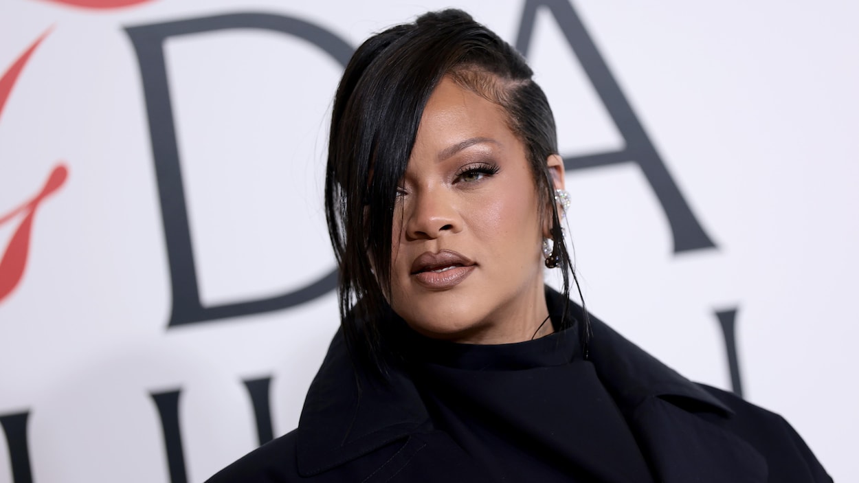 Rihanna invitée surprise d’un concert de Jay-Z fortement perturbé