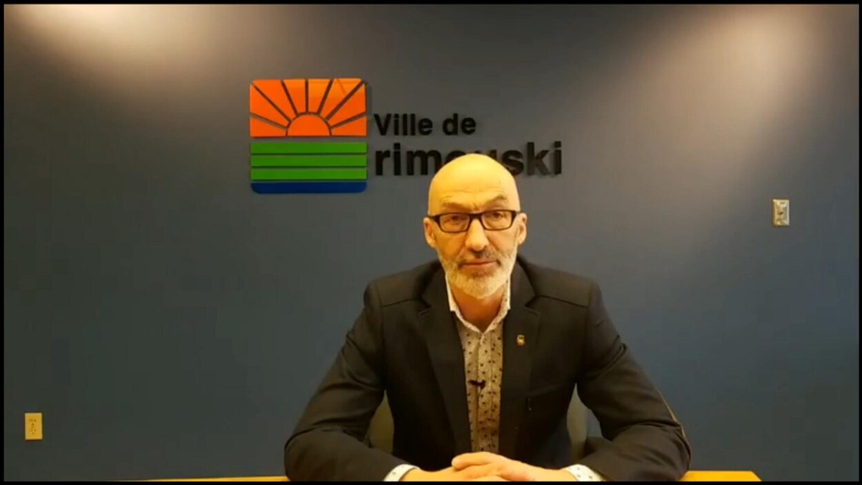 Le maire de Rimouski, Marc Parent, lors d'un point de presse en vidéoconférence.