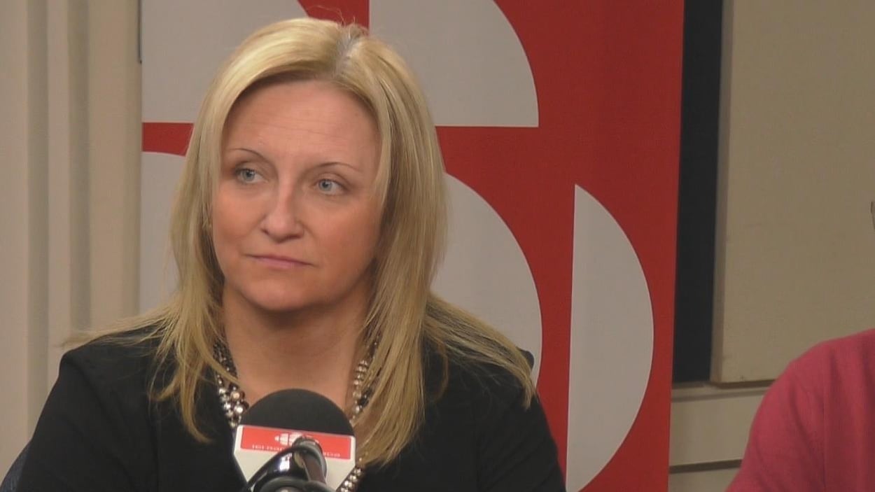 Entrevue en studio avec la directrice générale de la Commission scolaire des Rives-du-Saguenay, Chantale Cyr.