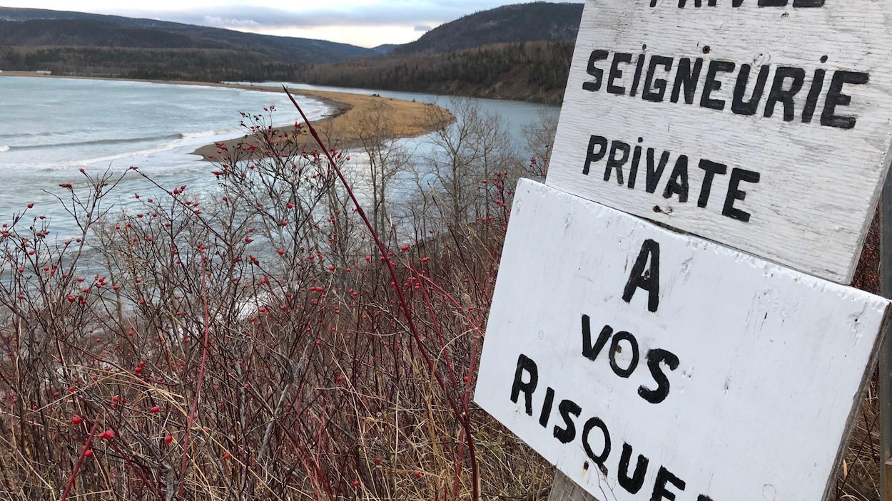 La Seigneurie de la rivière Madeleine est interdite d'accès. La Seigneurie de la rivière Madeleine est interdite d'accès.