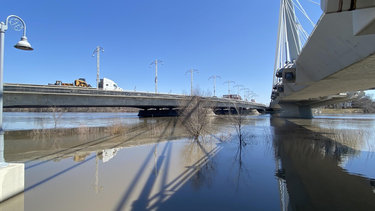 La rivière Rouge atteindra son maximum dans les prochains jours | Radio ...