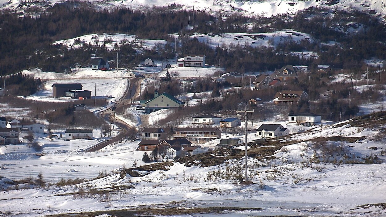 Une partie du village se trouve dans une petite pente douce.