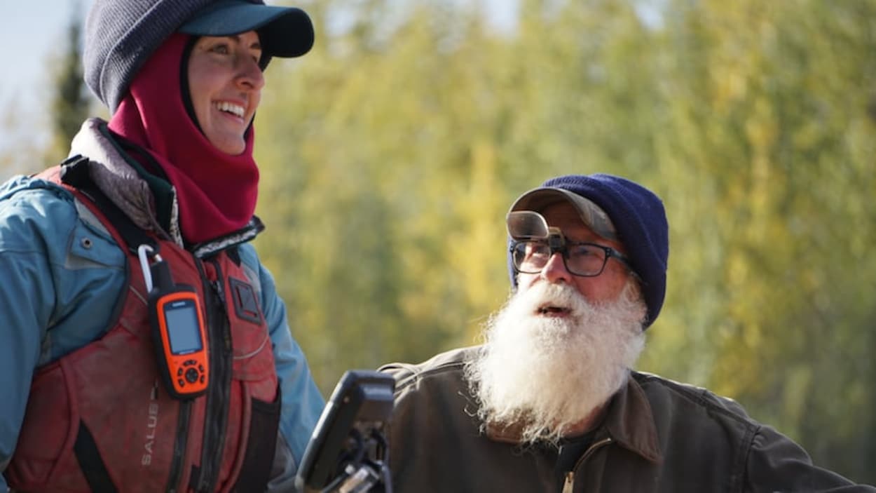 Céder la pagaie : cartographier les rivières du Yukon de père en fille