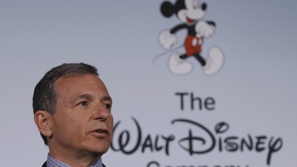 Le PDG de Disney, Robert Iger, se classe au troisième rang des patrons américains les mieux payés en 2016. Le PDG de Disney, Robert Iger, se classe au troisième rang des patrons américains les mieux payés en 2016.