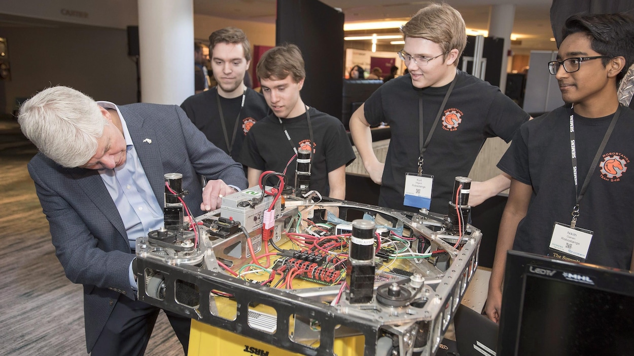 Un robot fabriqué par l’équipe du collège de Northville et présenté lors du concours Firts à Détroit en mars 2017. Un robot fabriqué par l’équipe du collège de Northville et présenté lors du concours Firts à Détroit en mars 2017.