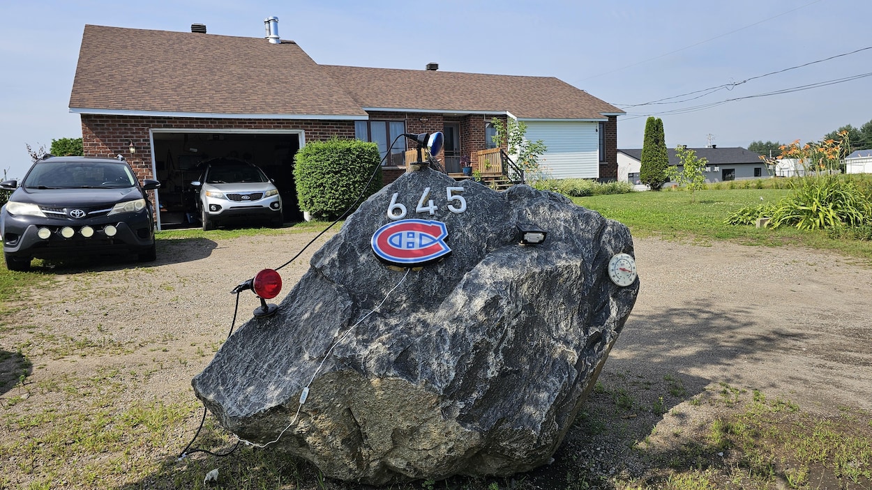 Une roche de 10 tonnes contre les voitures à Saint-Barnabé