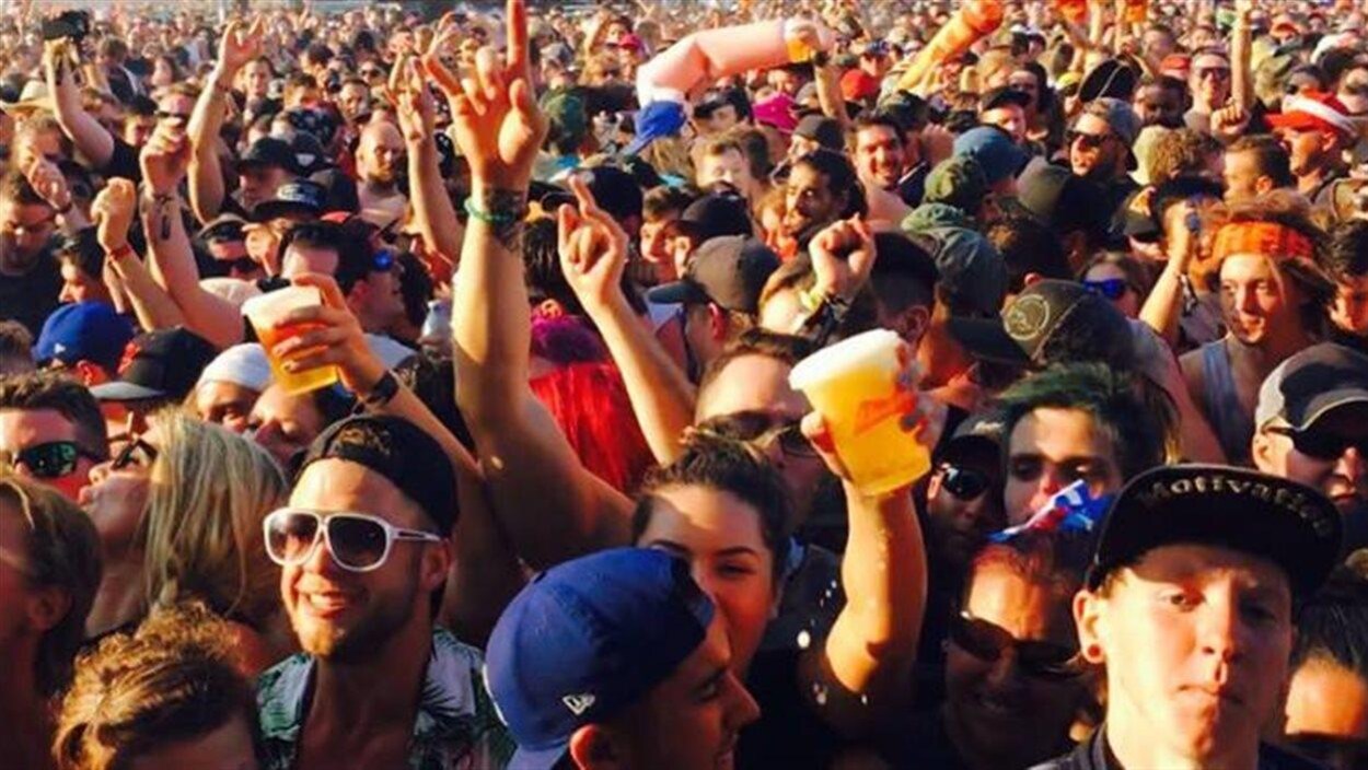 Les organisateurs estiment qu'il y a eu 200 000 participants au Rockfest 2016.
