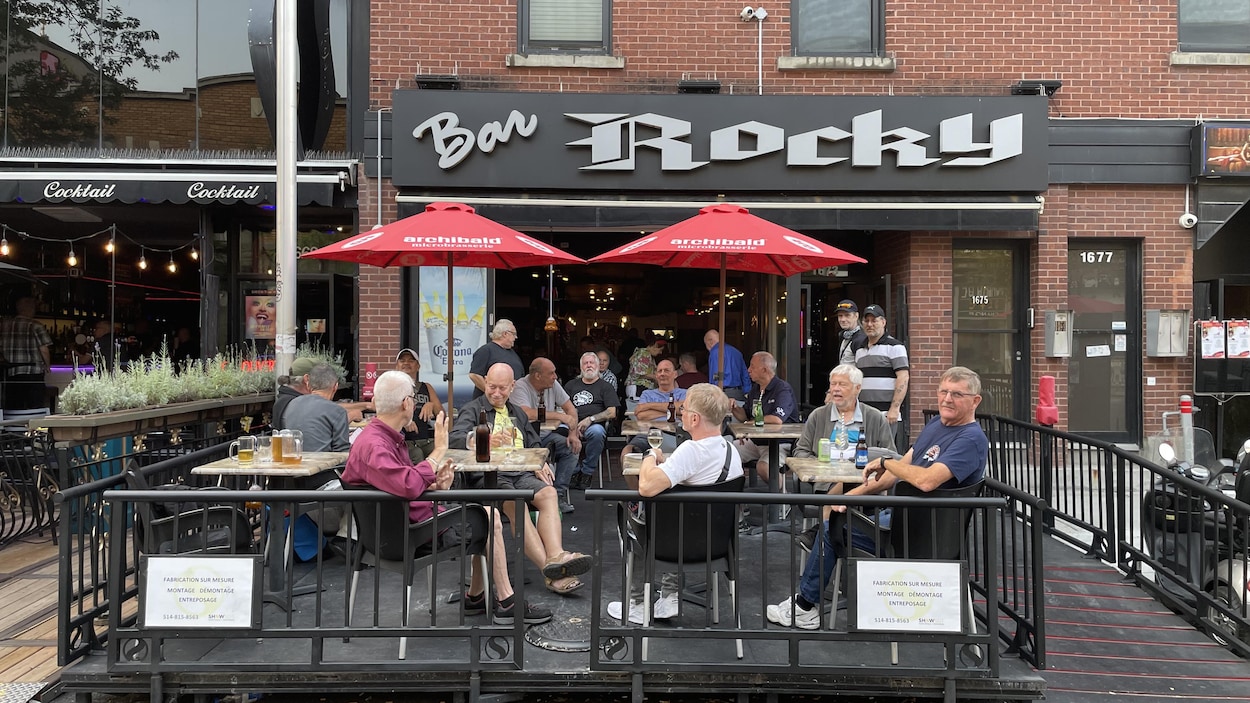 Les permis des cafés-terrasses coûteront beaucoup moins cher au centre-ville de Montréal