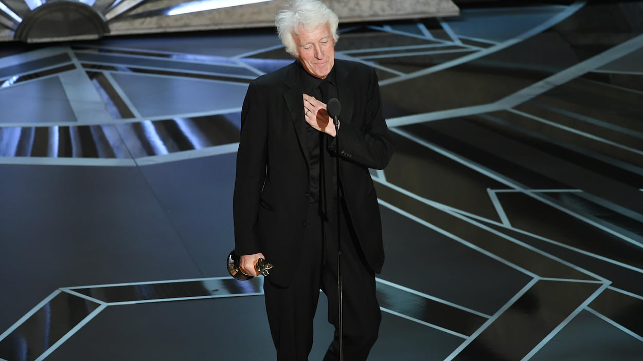 Roger A. Deakins s'exprime après avoir reçu un Oscar.
