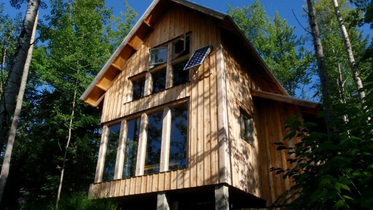 L'un des chalets écologiques du domaine Chez Roger l'Ermite.