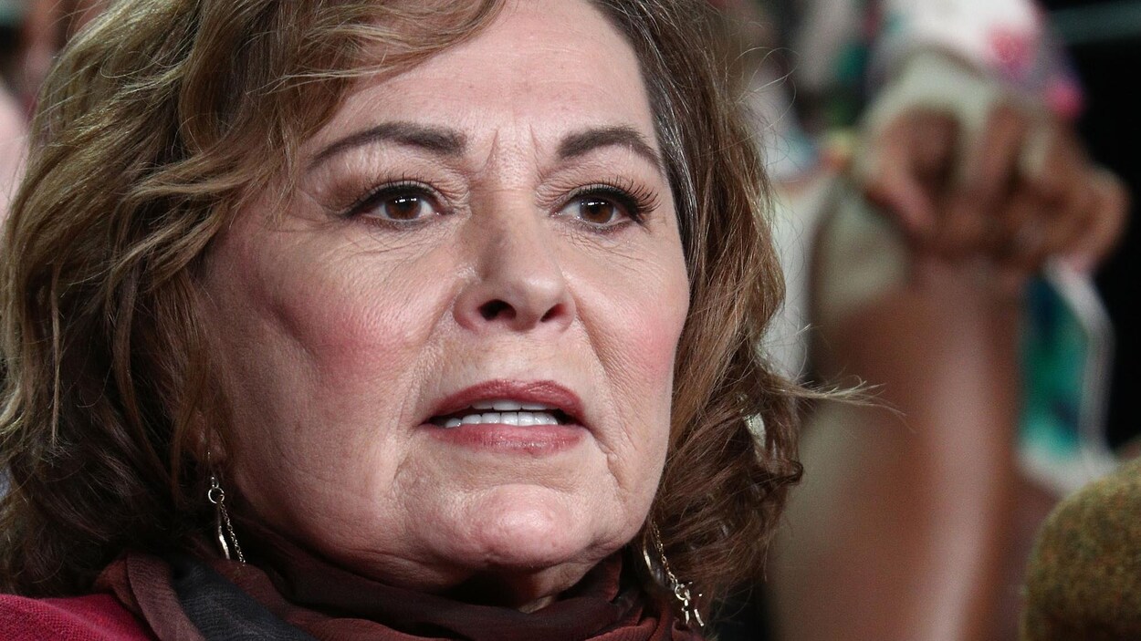 Roseanne Barr parle de son émission lors de la tournée d'hiver 2018 de la Critics Association, à Pasadena, en Californie.