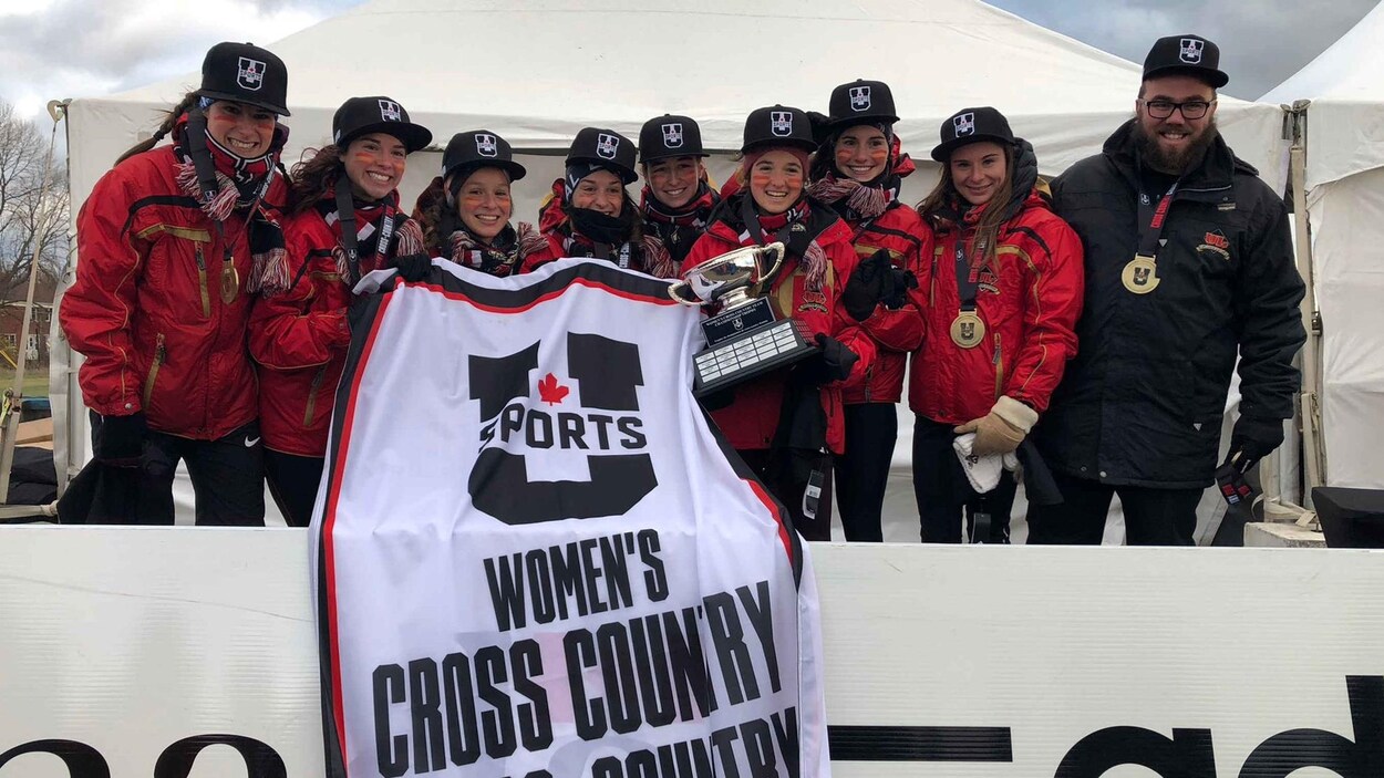 L'équipe féminine du Rouge et Or cross country