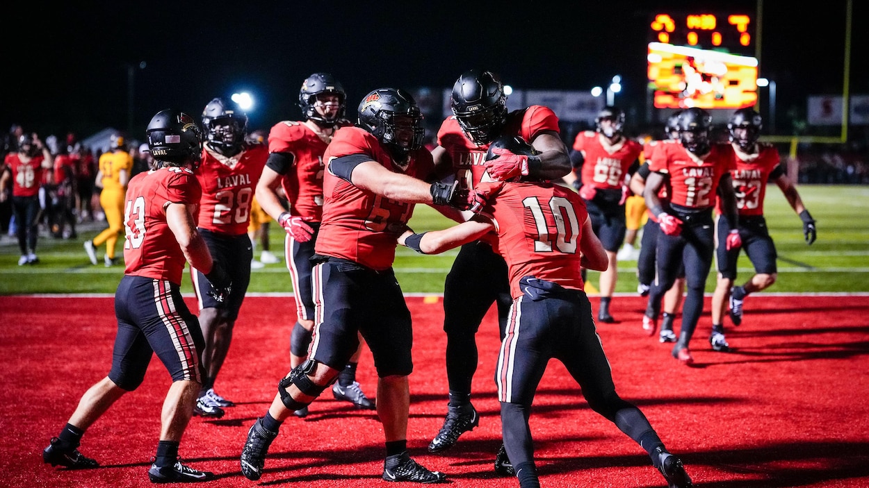 Le Rouge et Or blanchit les Stingers et signe une première victoire cette saison