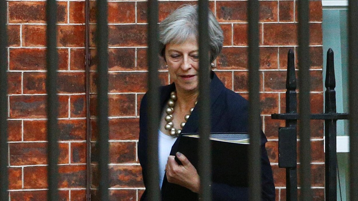 La première ministre britannique Theresa May tente de désamorcer la grogne de sa majorité en présentant un plan pour sortir de l'impasse sur la question de la frontière irlandaise dans le Brexit. La première ministre britannique Theresa May tente de désamorcer la grogne de sa majorité en présentant un plan pour sortir de l'impasse sur la question de la frontière irlandaise dans le Brexit.