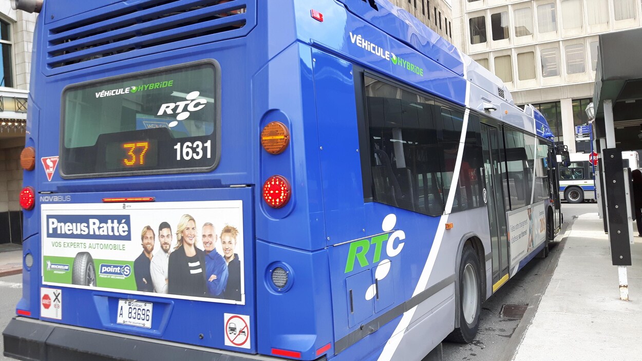Un autobus hybride du Réseau de transport de la Capitale