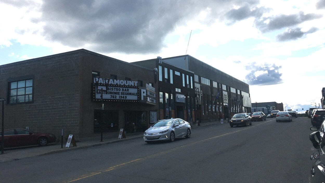 Une rue au centre-ville de Rouyn-Noranda.