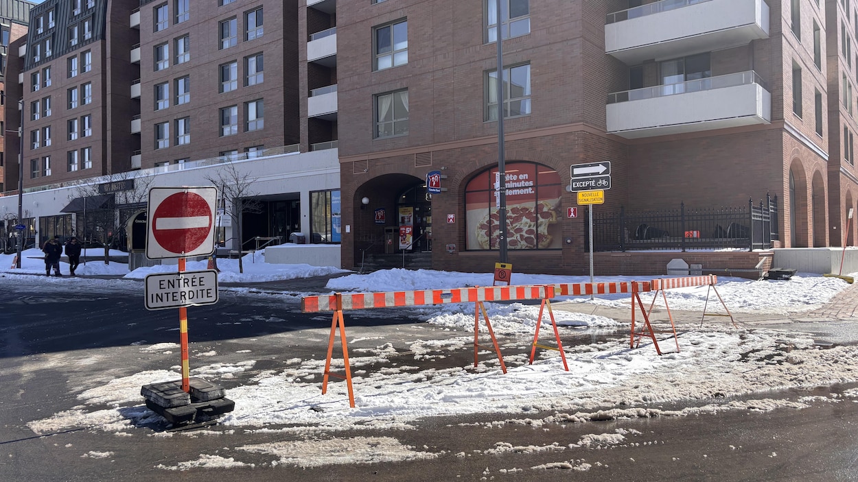 Marchand corrige le tir par rapport aux entraves sur la rue Jacques-Parizeau