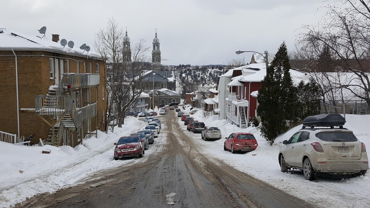 C'est dans un logement de la rue Saint-Famille que les trois hommes se sont introduits par effraction. C'est dans un logement de la rue Saint-Famille que les trois hommes se sont introduits par effraction.