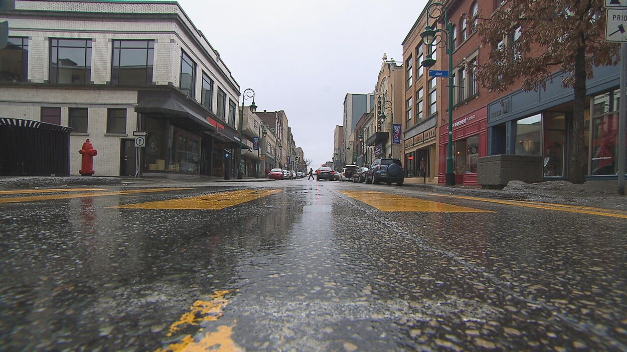 Vue sur la rue Wellington Nord, au centre-ville de Sherbrooke.