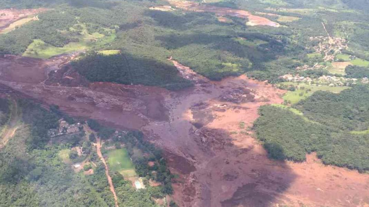Une image aérienne du service d'incendie montre l'étendue de la catastrophe provoquée par la rupture du barrage de Vale à Brumadinho.
