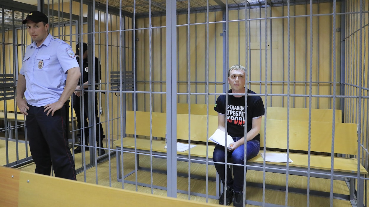 Le journaliste russe Ivan Golounov en cellule dans une prison de Moscou, où il attend de comparaître devant un juge.