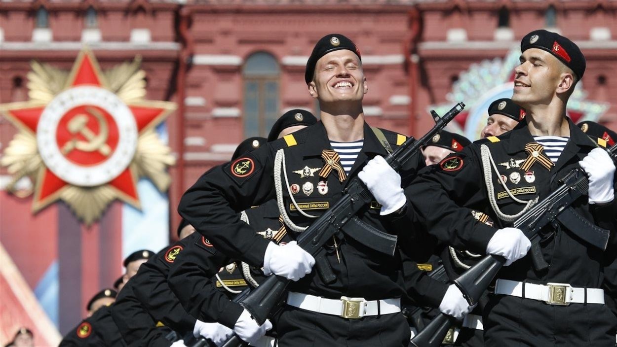 Grand défilé militaire sur la place Rouge, à Moscou. Grand défilé militaire sur la place Rouge, à Moscou.