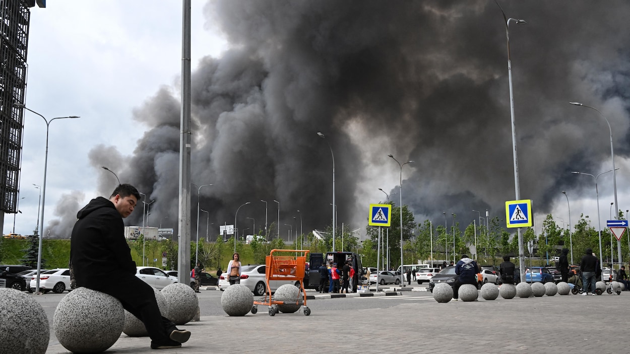 Une attaque de drones ukrainienne provoque l’incendie d’une raffinerie de pétrole russe