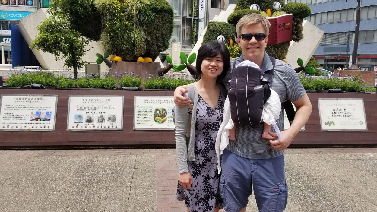Ryan Hoag, sa femme Wiyani Prayetno et leur petite fille. Ryan Hoag, sa femme Wiyani Prayetno et leur petite fille.