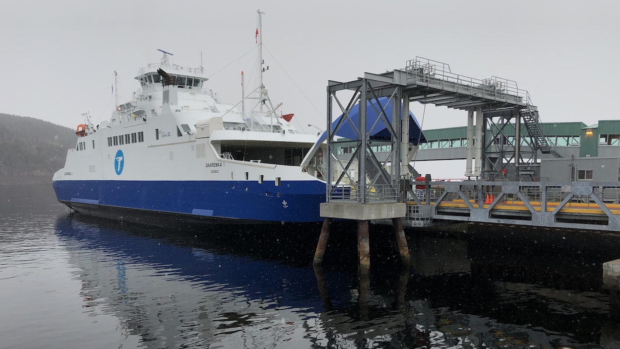 Le traversier Saaremaa accosté à Godbout, sur la Côte-Nord.