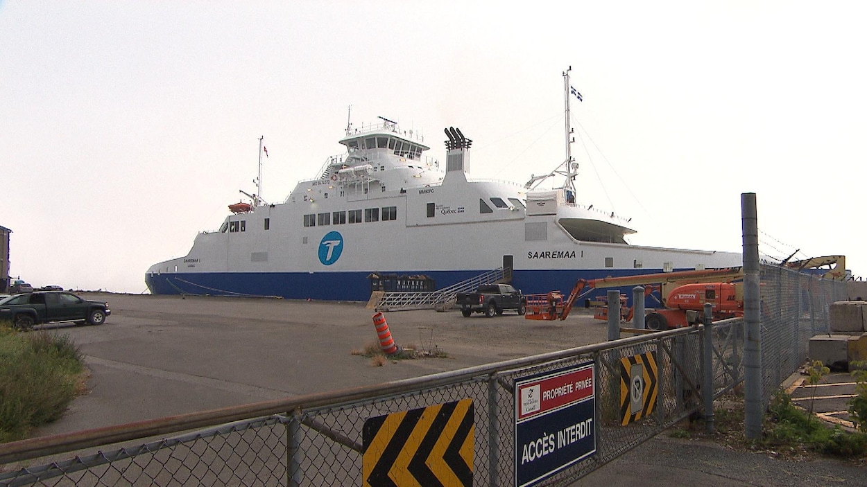 Le Saaremaa 1 a dû regagner le port de Trois-Rivières après un départ avorté vers Matane dimanche.