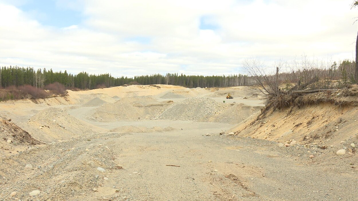 Une sablière est située directement sur l'esker Saint-Mathieu-Berry, en Abitibi-Témiscamingue. Une sablière est située directement sur l'esker Saint-Mathieu-Berry, en Abitibi-Témiscamingue.