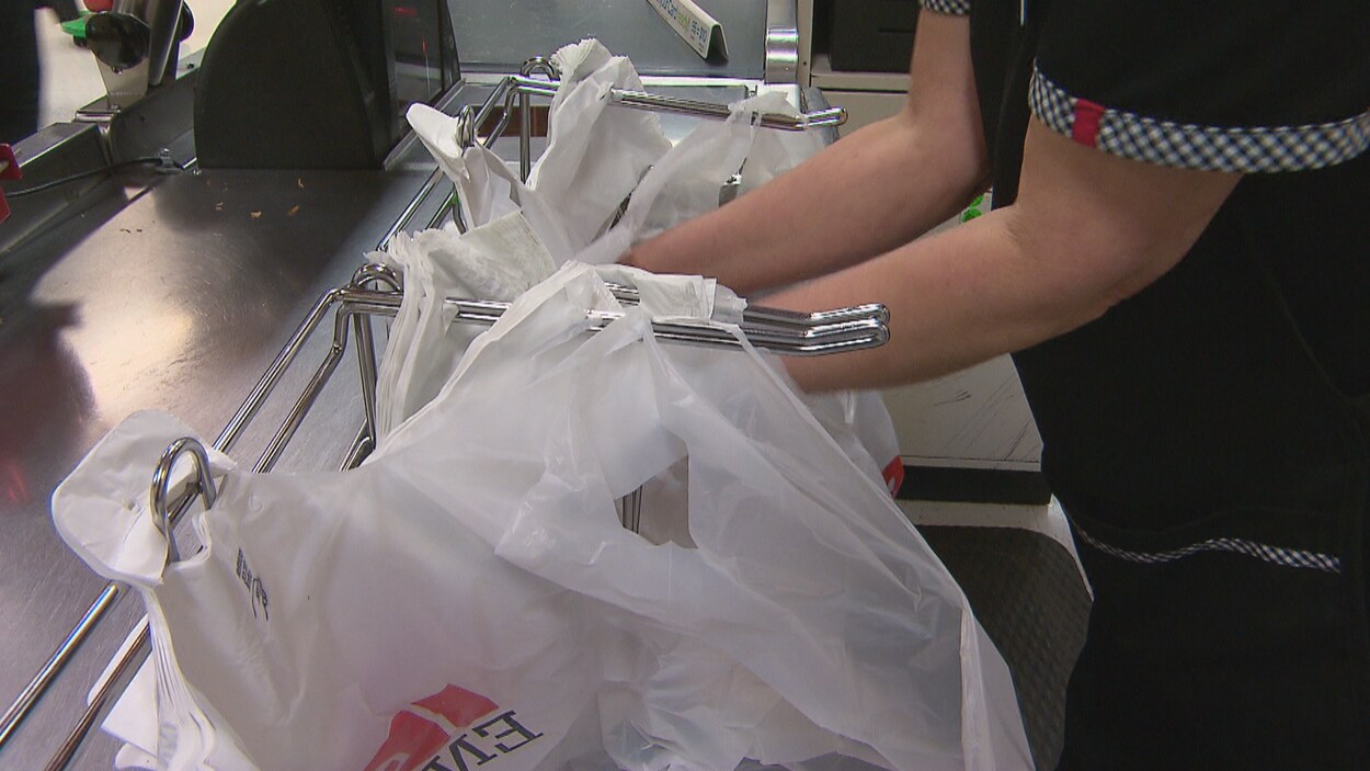 Fin des sacs de plastique chez Sobeys un bon premier pas selon