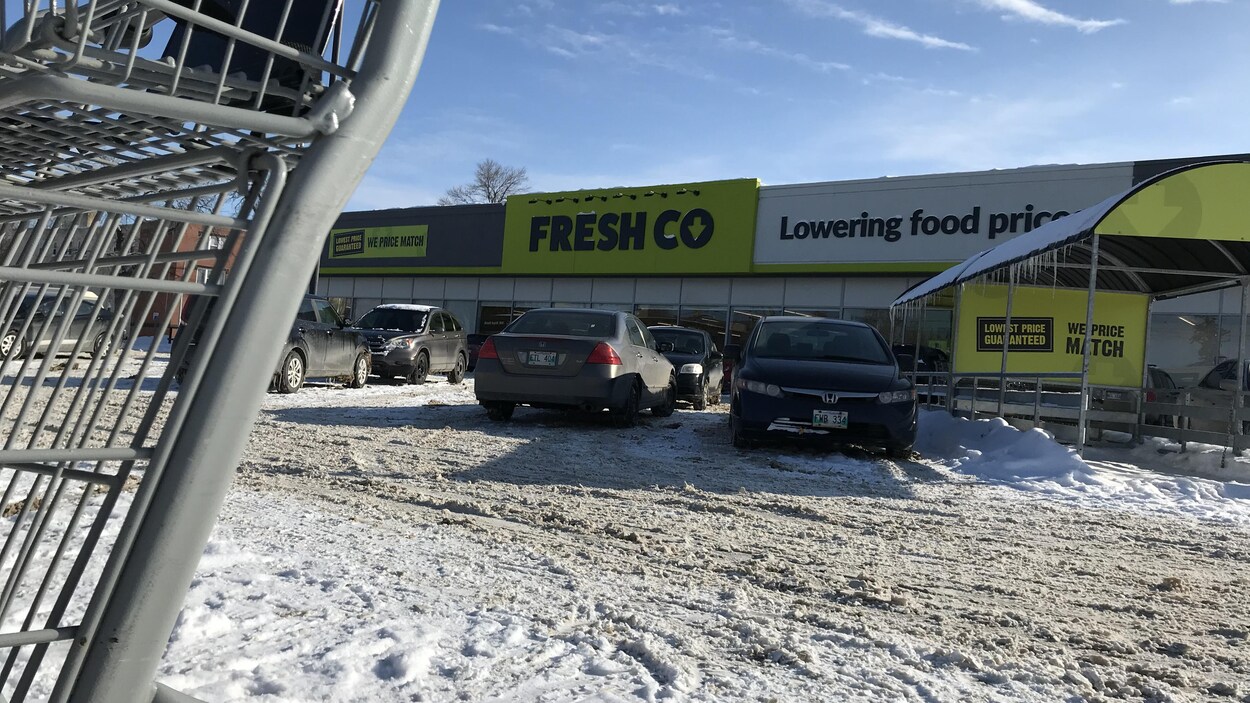 Le Manitoba veut s’attaquer à la « tarification différentielle » des épiceries
