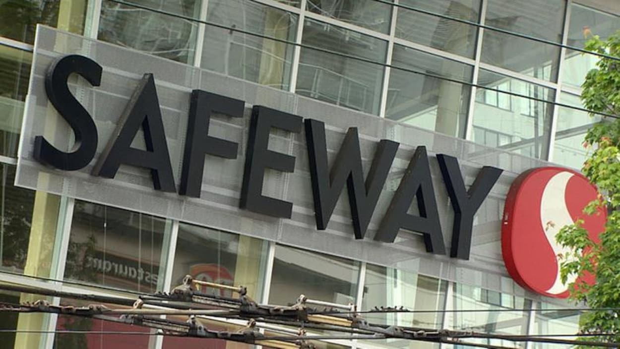 L'enseigne d'un magasin Safeway dans le Grand Vancouver L'enseigne d'un magasin Safeway dans le Grand Vancouver