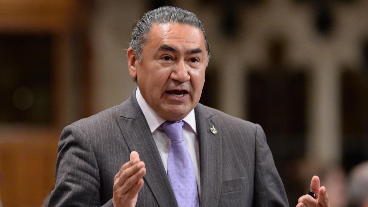 Le projet de loi C-262 de Romeo Saganash sur les Premiers Peuples reçoit l'appui du gouvernement. Le projet de loi C-262 de Romeo Saganash sur les Premiers Peuples reçoit l'appui du gouvernement.