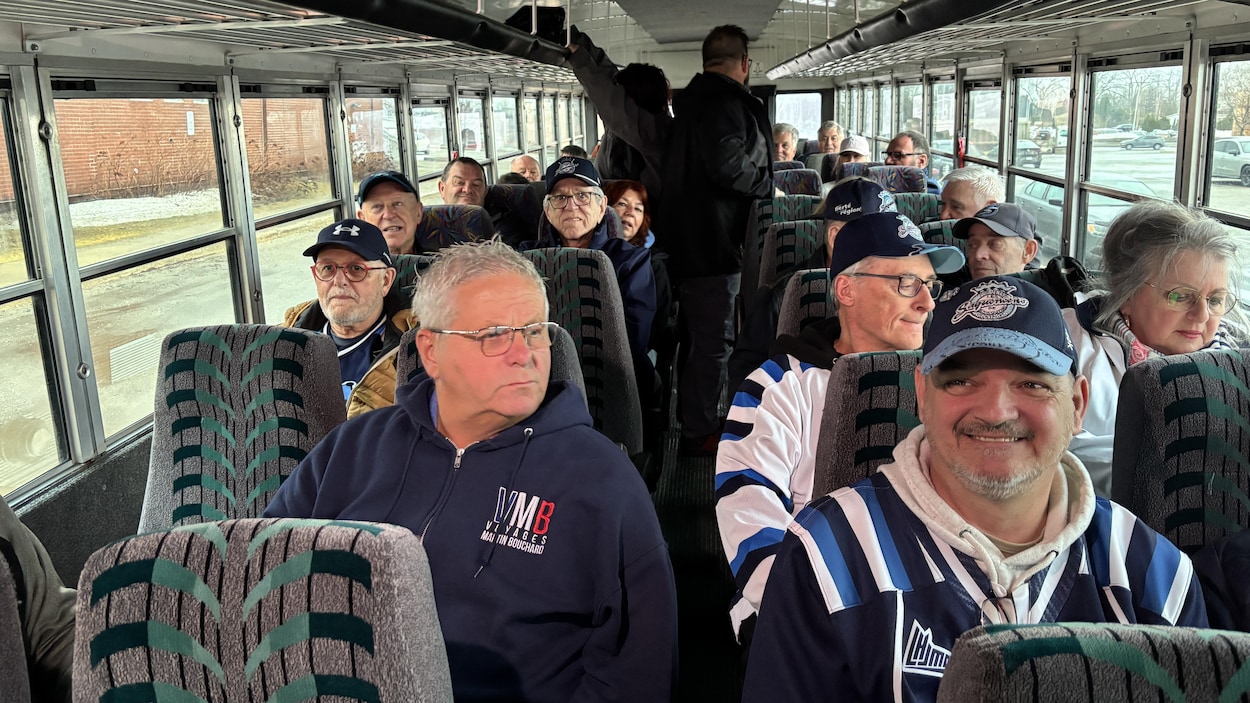Des partisans des Saguenéens gonflés à bloc en route vers Québec
