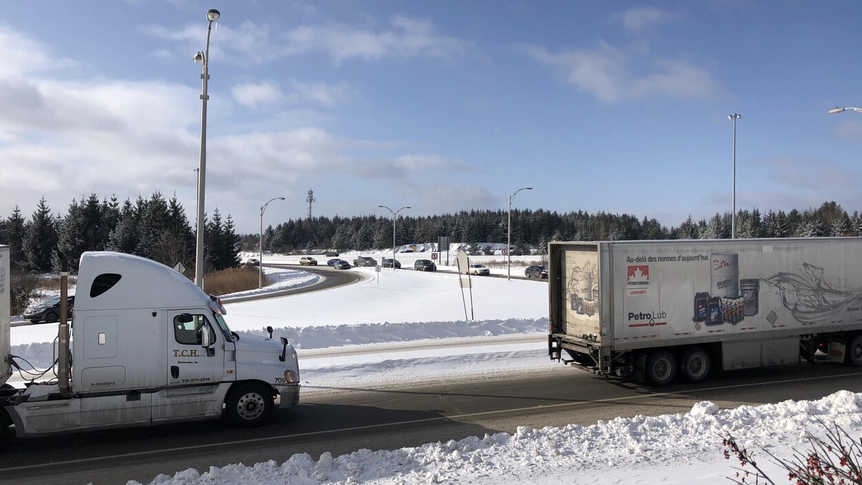 Camion dans un ralentissement sur l’autoroute 410.