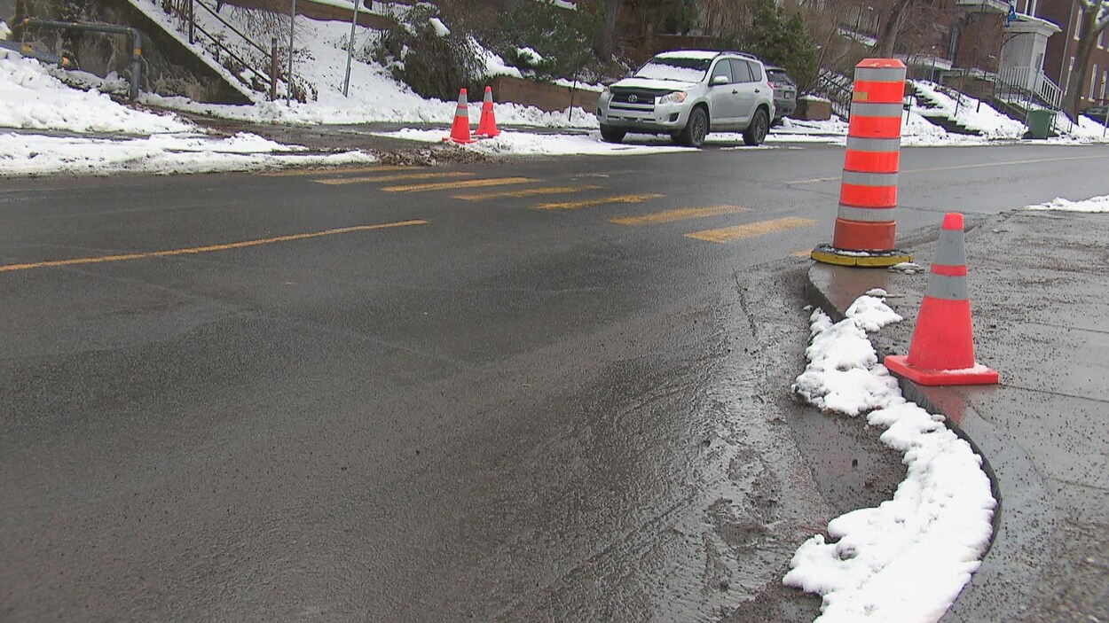 The sidewalk forecast is “not clear enough,” according to residents