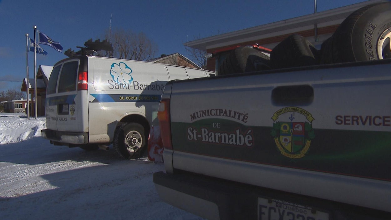 Camions de la Municipalité de Saint-Barnabé.