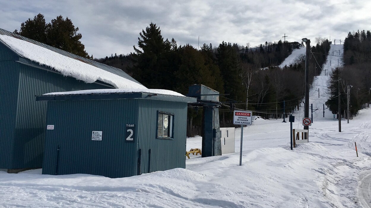 le remonte-pente de la station de ski Saint-Pacôme le remonte-pente de la station de ski Saint-Pacôme