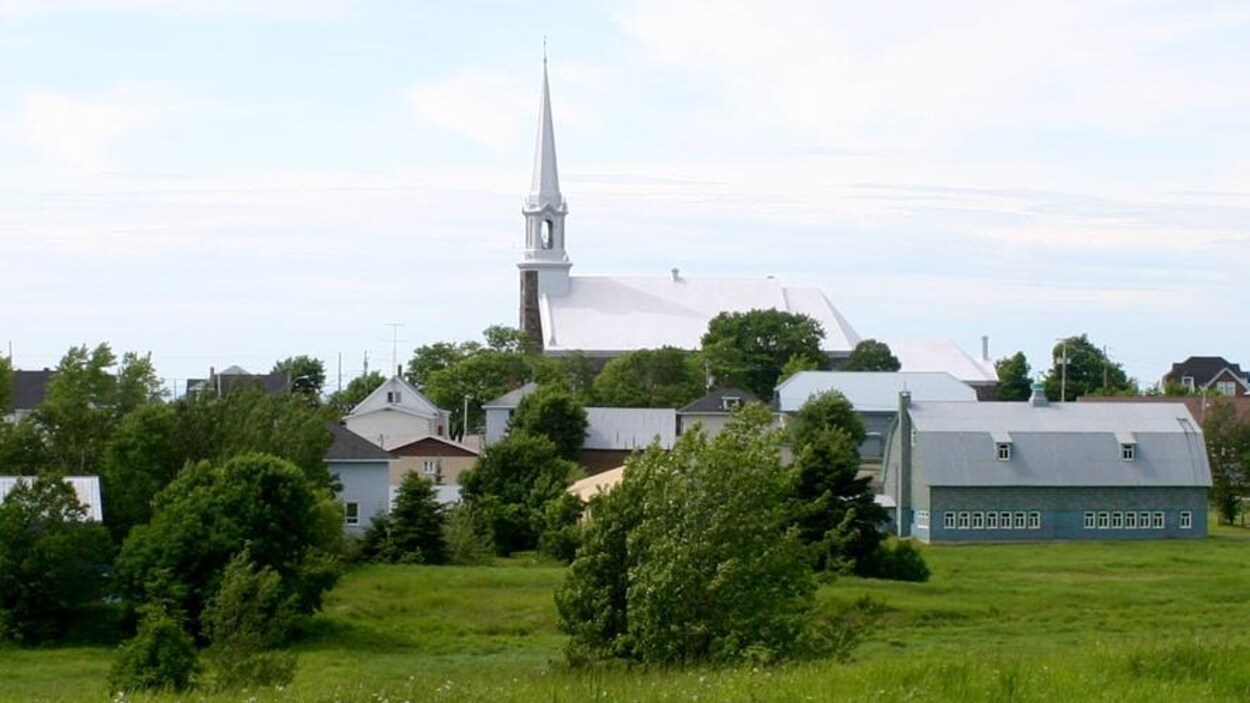 Vue sur le village de Saint-Paul-de-la-Croix, en été.