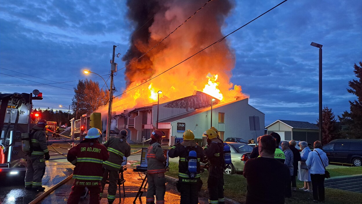 Feu dans un HLM : une vingtaine de personnes jetées à la rue près de Québec  | Radio-Canada