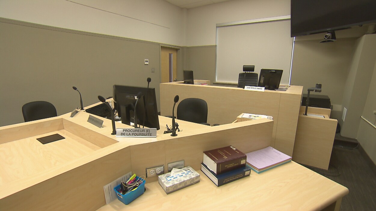 Une salle d'audience de la cour municipale de Québec