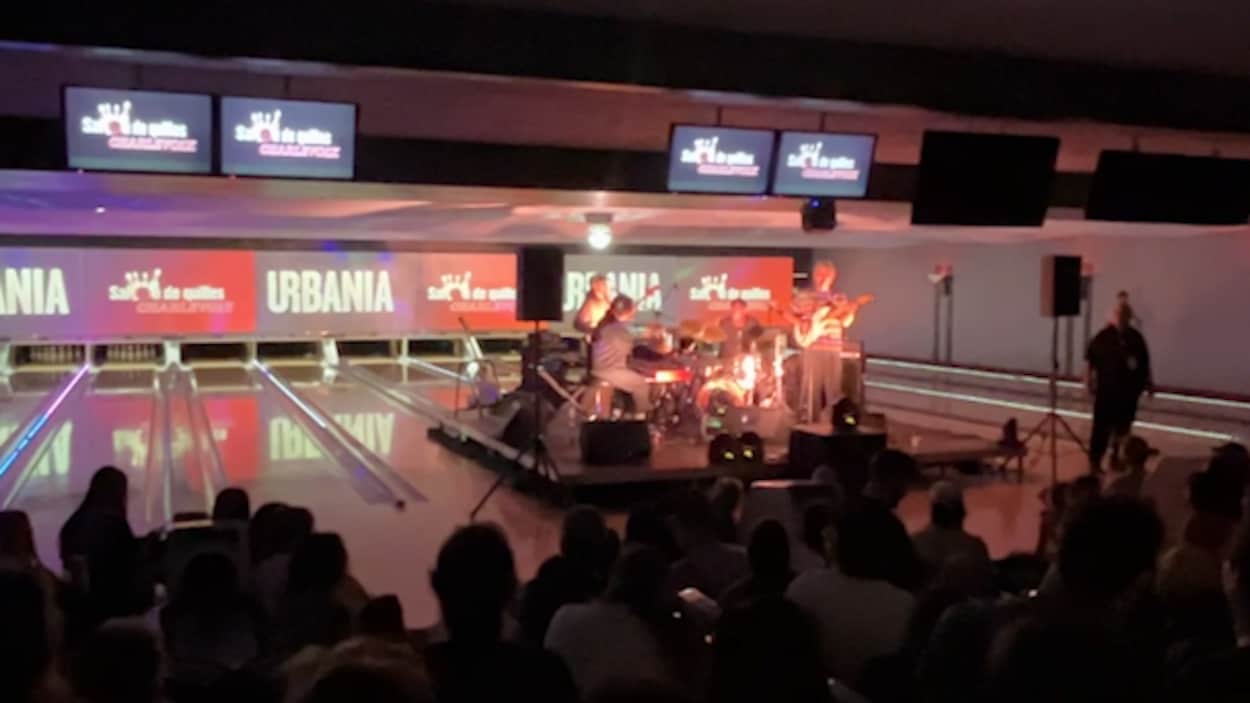 Le Festif : quand même un salon de quilles devient une scène