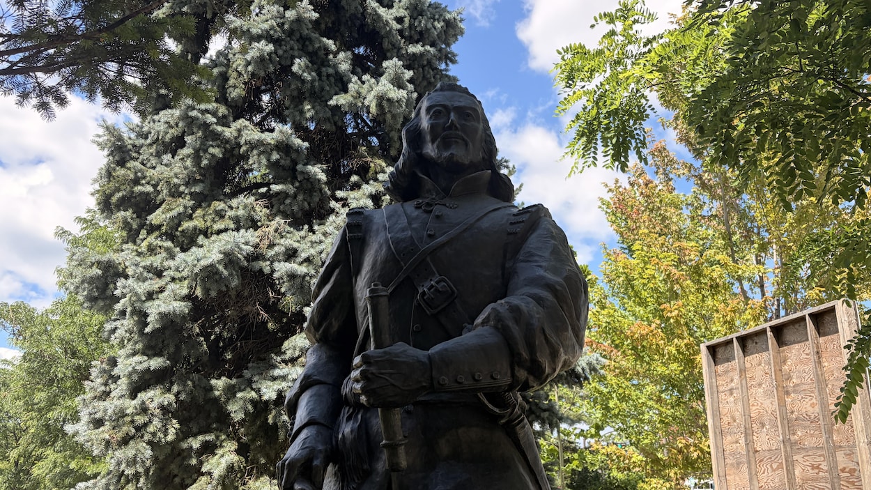 La statue de Samuel de Champlain réinstallée à Gatineau