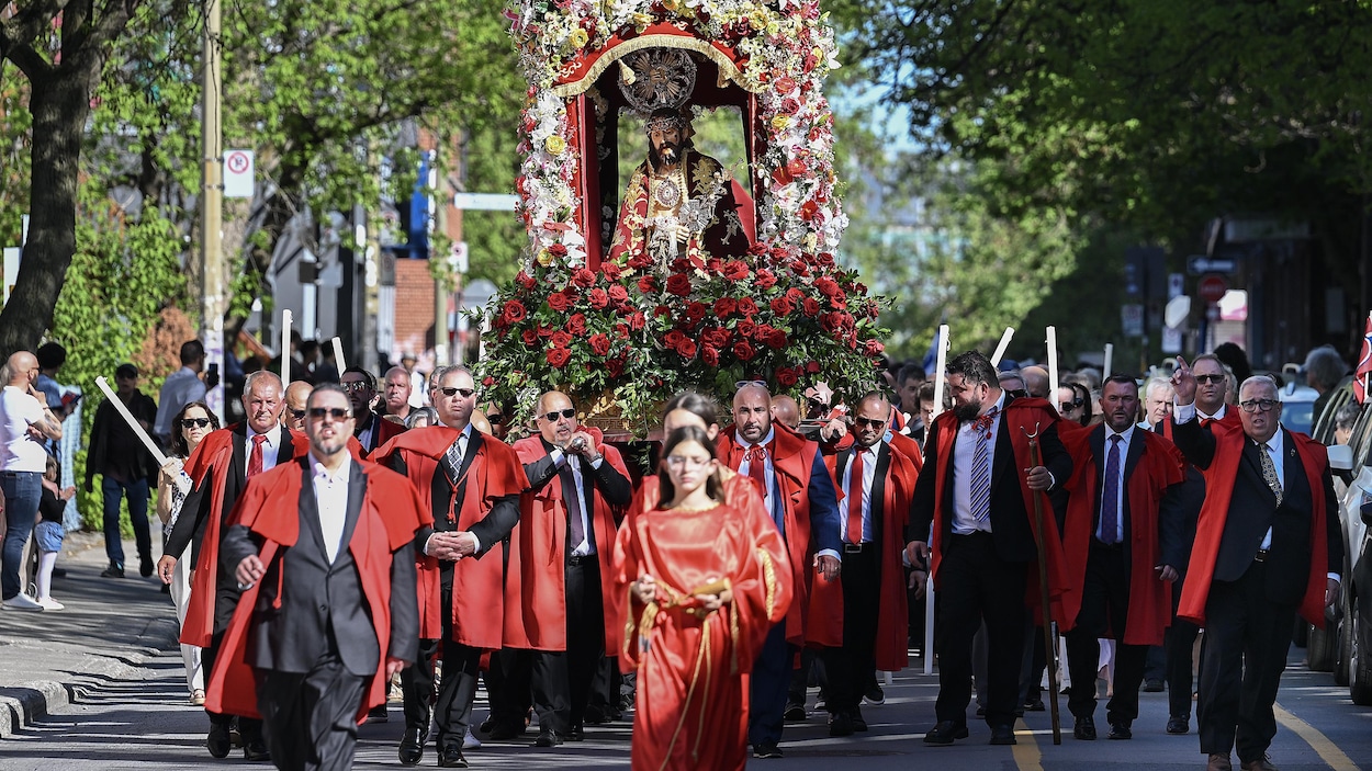 Laïcité : une procession portugaise a eu lieu à Montréal malgré le refus d’un permis